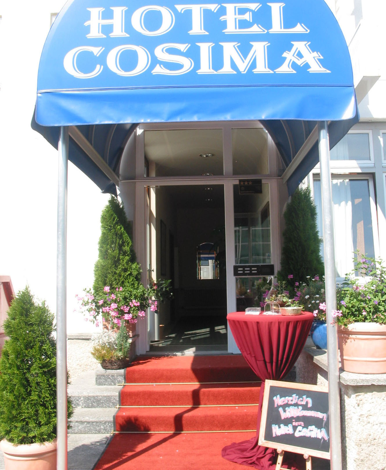 Cosima Hoteleingang ohne stars